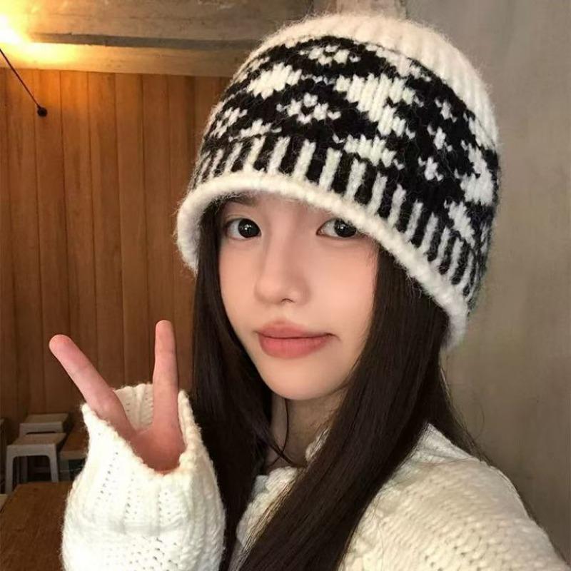 Autumn and winter new plush warm wool hat, ear protectors, stacking hat, small face, knitted cold hat, women's big head circumference hat