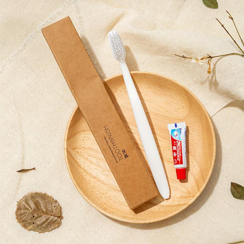 "Special Hotel Toiletries Set: Comb, Disposable Toothbrush with Toothpaste, Soft Bristles, Ideal for Homestays"