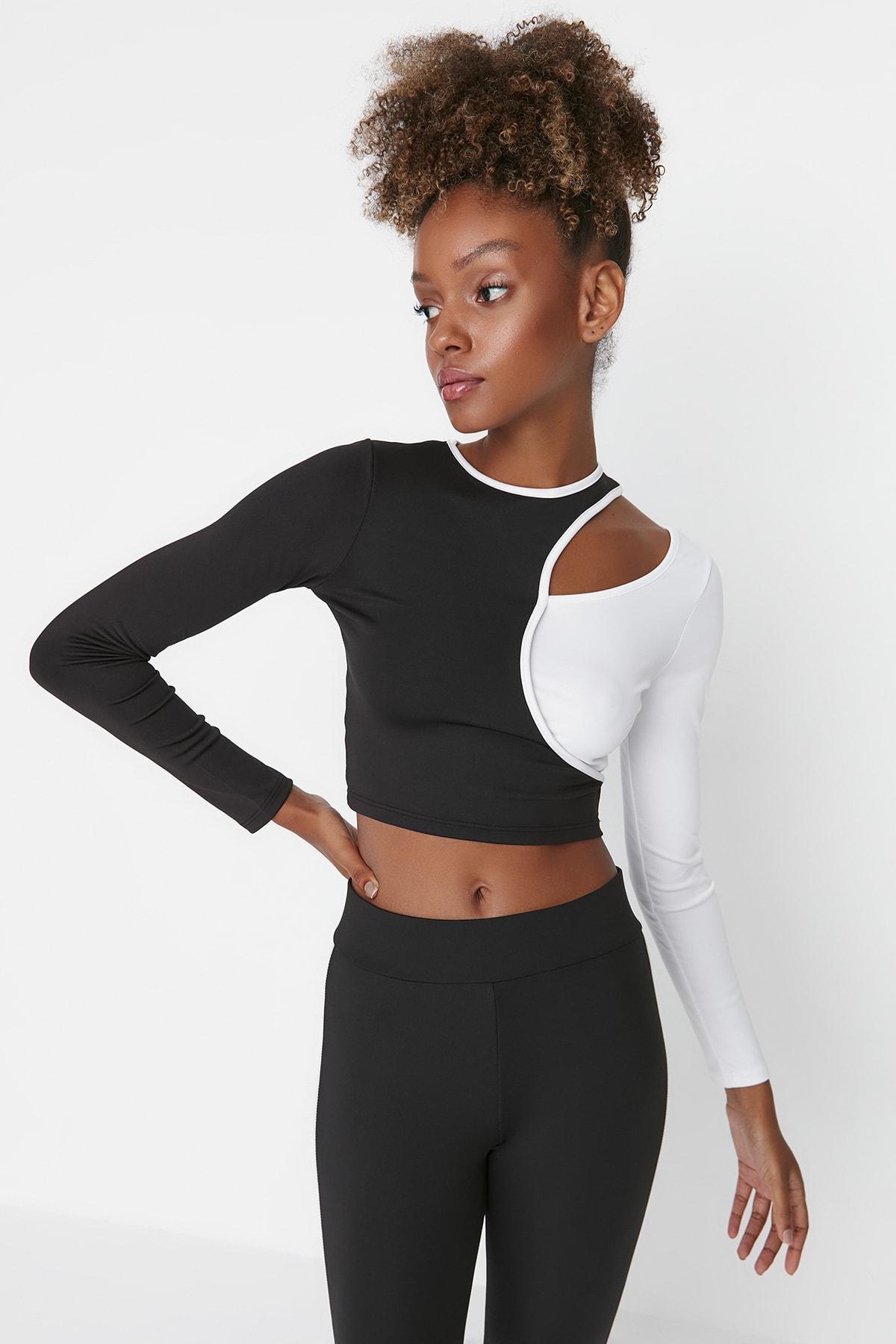 

Блузка - Черный - Приталенная