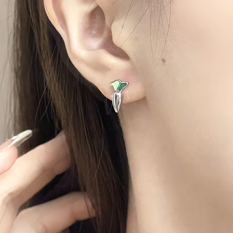 Niche Design Mushroom Carrot Asymmetrical Stud Earrings Cold Wind High Sense Earrings Personalized Earrings Women'S