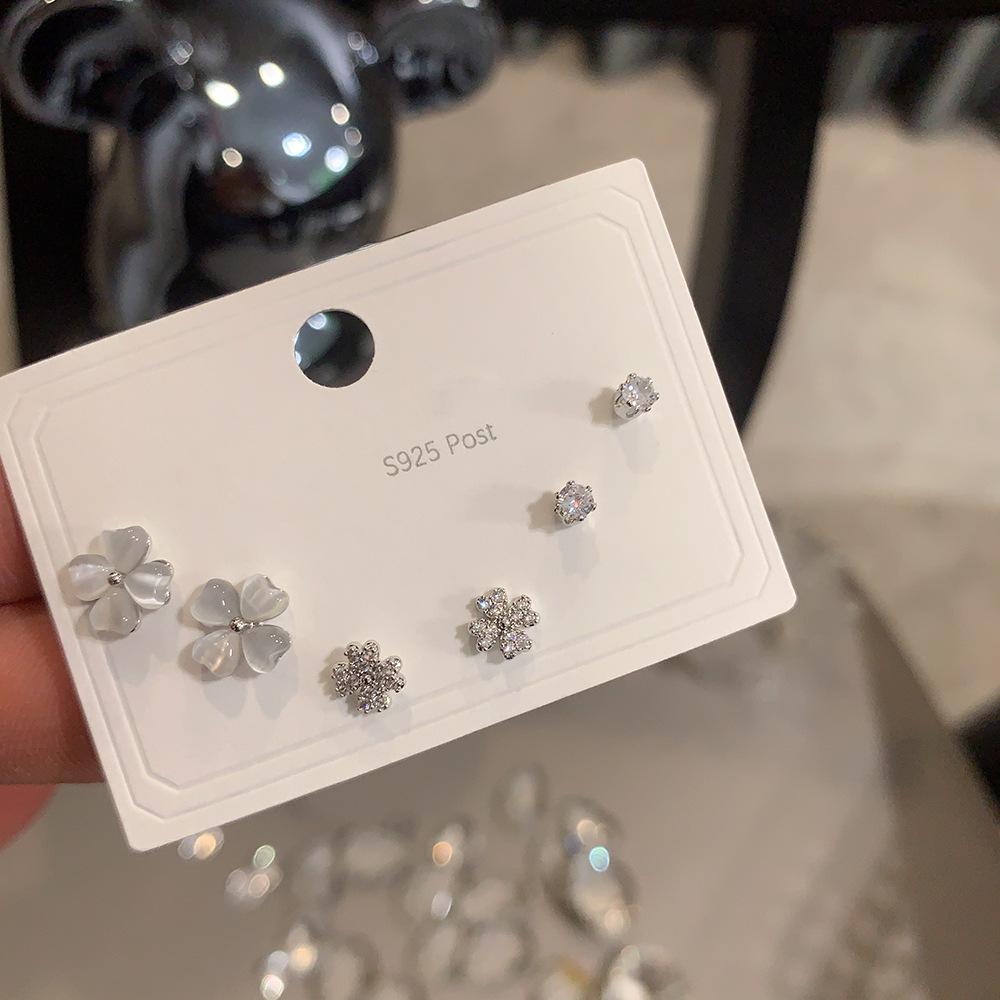 

Комплект из трех пар мини-сережек с цирконами из серебра 925 пробы