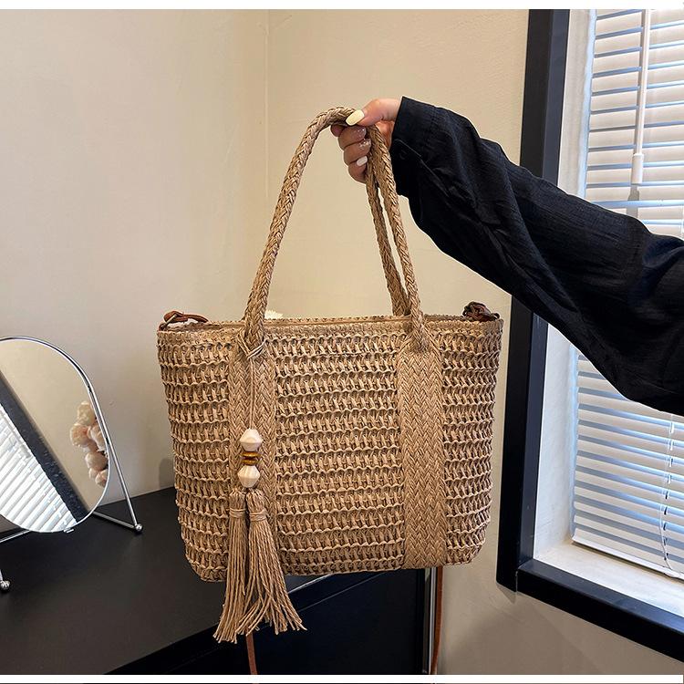Seaside Vacation Beach Woven Bag Spring New Handheld Straw Bag Commuter Shoulder Messenger Bag Woven Straw Tote Bag for Women