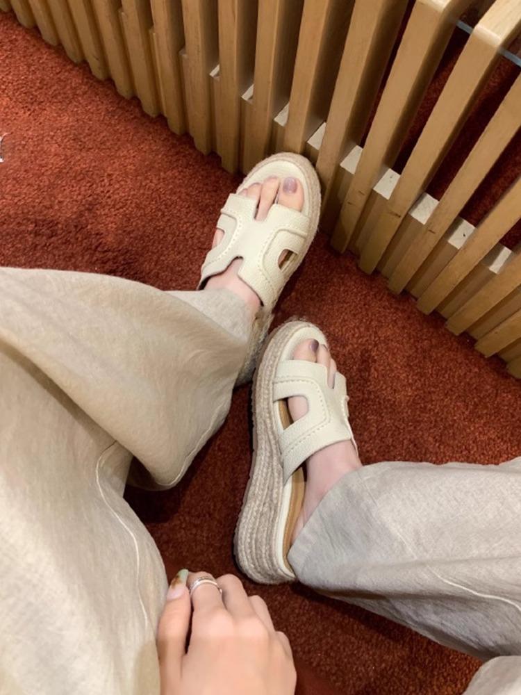 

Zhao Ruth has the same one-word French wedge heel thick-soled cool slippers for women s 2025 new summer straw Roman sandals 35