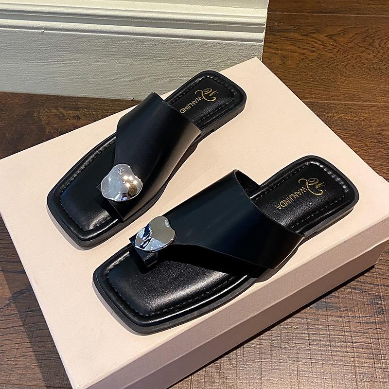 Hot Selling Fashion Flat Women's Slippers 2025 New Leather Ring Toe Sandals Summer Shoes for Women Large Size 35-43 Flip Flops