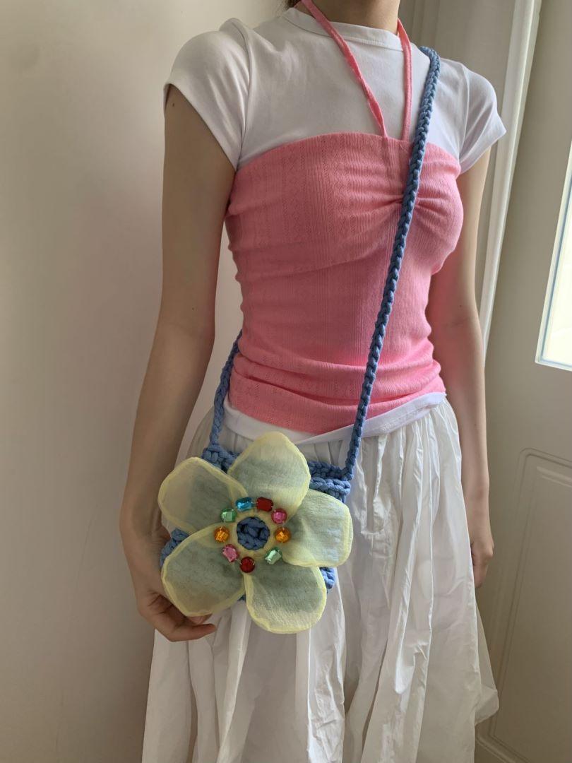 

2024 new woven flower messenger bag summer travel essential diamond fashion essential небо синє кольору