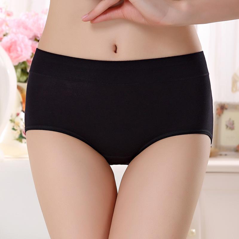 Women's Mid-Waist Seamless Cotton Underwear - Solid Color Briefs for Autumn and Winter