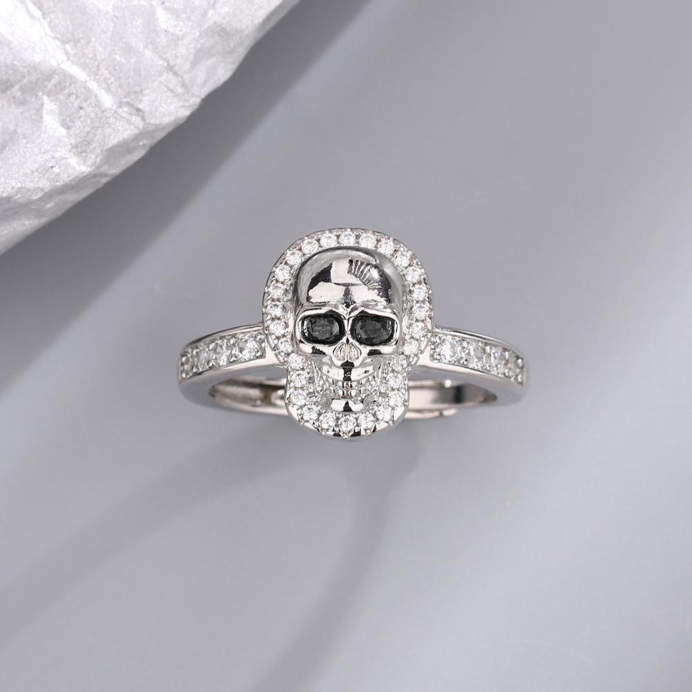 Yi Xuan Skull Ring: Punk Unisex Style with Inlaid Diamond - Nightmare Before Christmas Theme