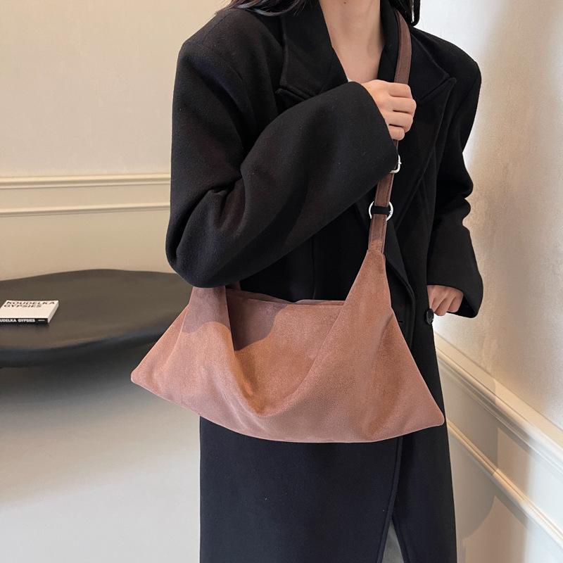 

2025 большая флисовая сумка-мессенджер на кулиске, сумка для покупок, сумка под мышкой, сумка-тоут для поездок на работу, женская сумка, осень и зима, универсальный тренд 44*10*19 темно-коричневого