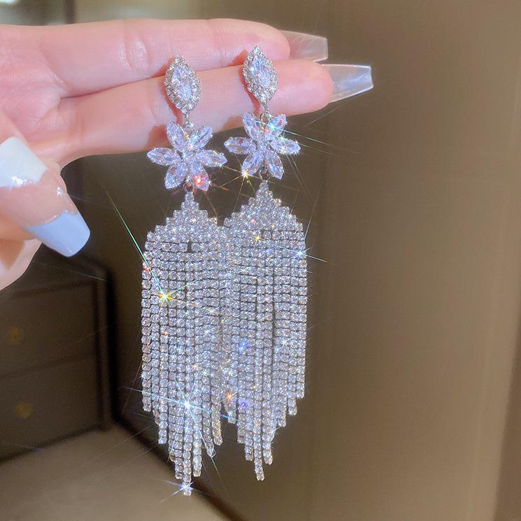 

Шикарные европейские и американские серьги с кисточками - Звездный стиль, Высококлассный и Драматичный дизайн