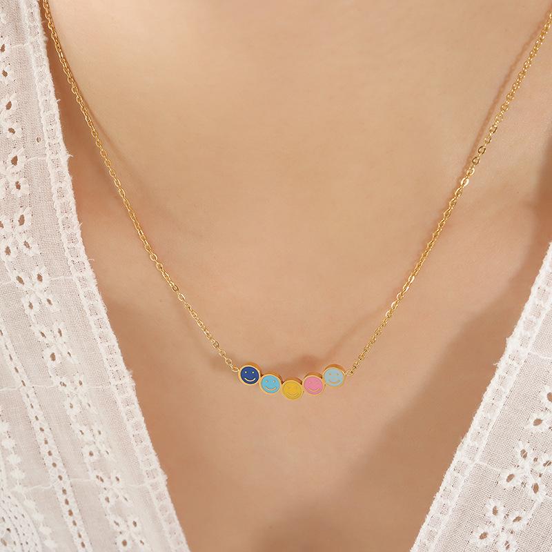 Korean Cartoon Smiley Face Pendant Necklace: Trendy, Colorful & Non-fading Jewelry for Campus Girls