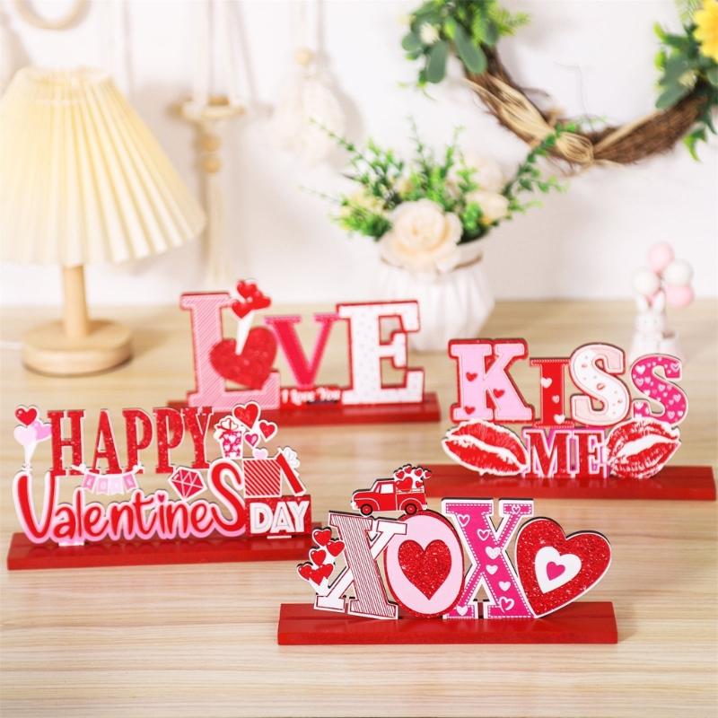 Classical Wood LOVE KISS Figurines Desk Ornaments for Valentine's Day Decoration Couple Gift Indoor Party Decoration