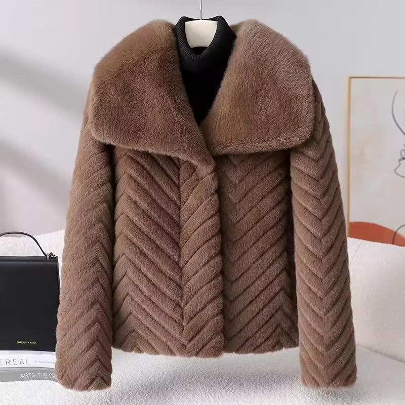 Popular high-end Hepburn style short Coat for women's Winter Mink coat Ladies Fur Jackets Fur Car Strip Mink Jacket