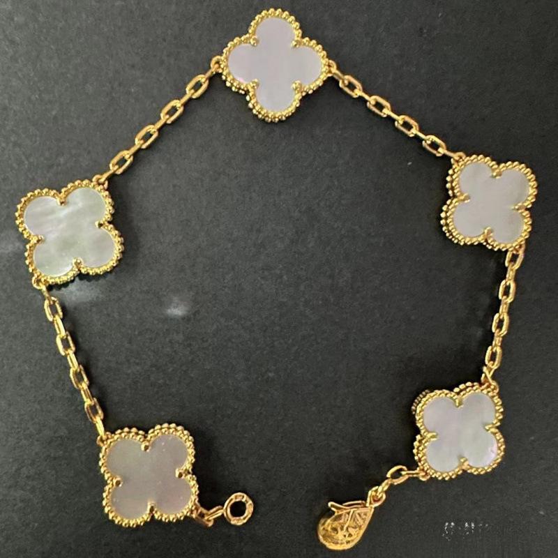 Exquisites Vierblättriges Kleeblatt Armband für Damen Fünf-Blüten Armband Zweiseitiges Natürliches Weißes Perlmutt und Karneol Armband