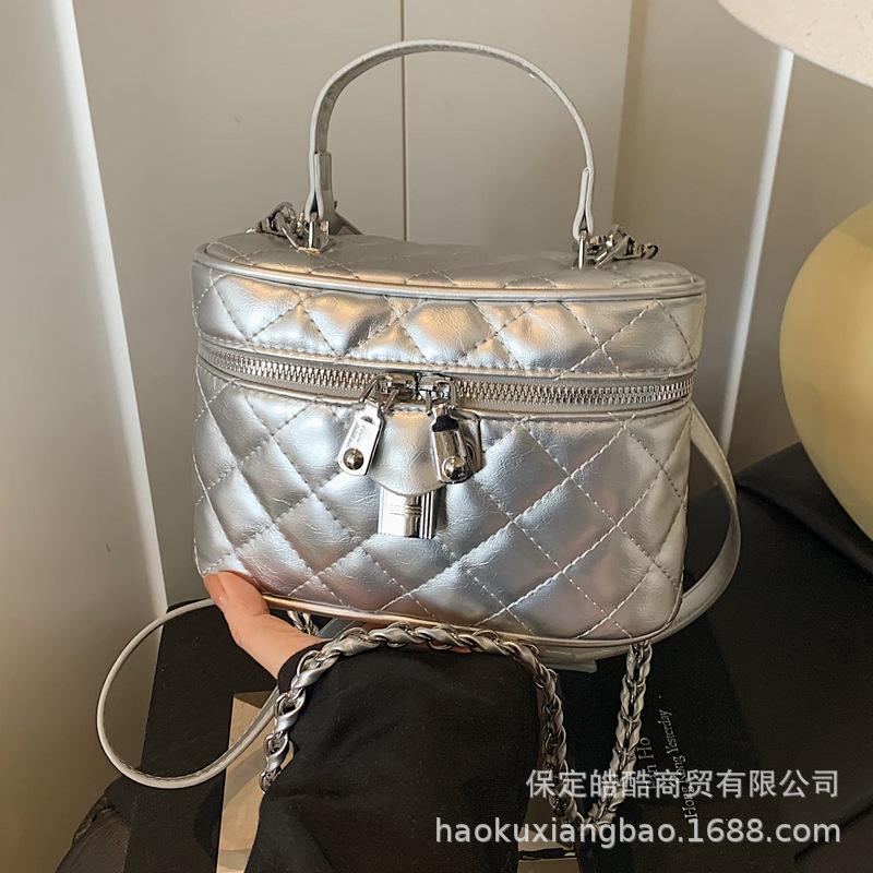 Rhombus Embroidery Thread Small Bag Women's 2025 New Spring and Summer Popular Popular Versatile Messenger Bag Fashionable Portable Bucket Bag