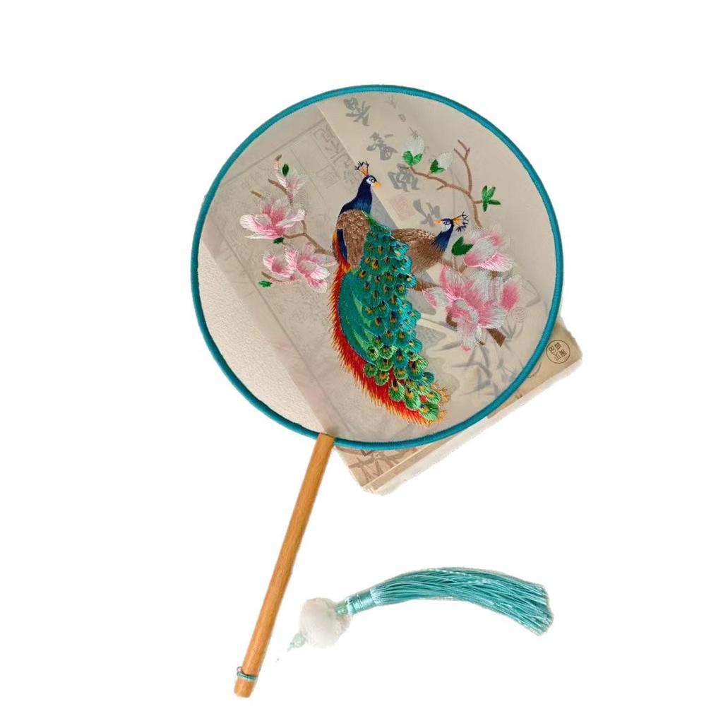 Klassischer doppelseitig bestickter Pfauenfächer - Traditionelles rundes Suzhou Hanfu Tanzaccessoire