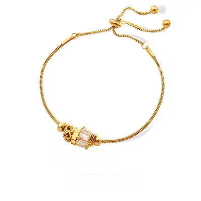 Bracciale Trendy Europeo e Americano con Zirconi e Chiusura a Tirante, Acciaio al Titanio Placcato Oro 18K per Donna