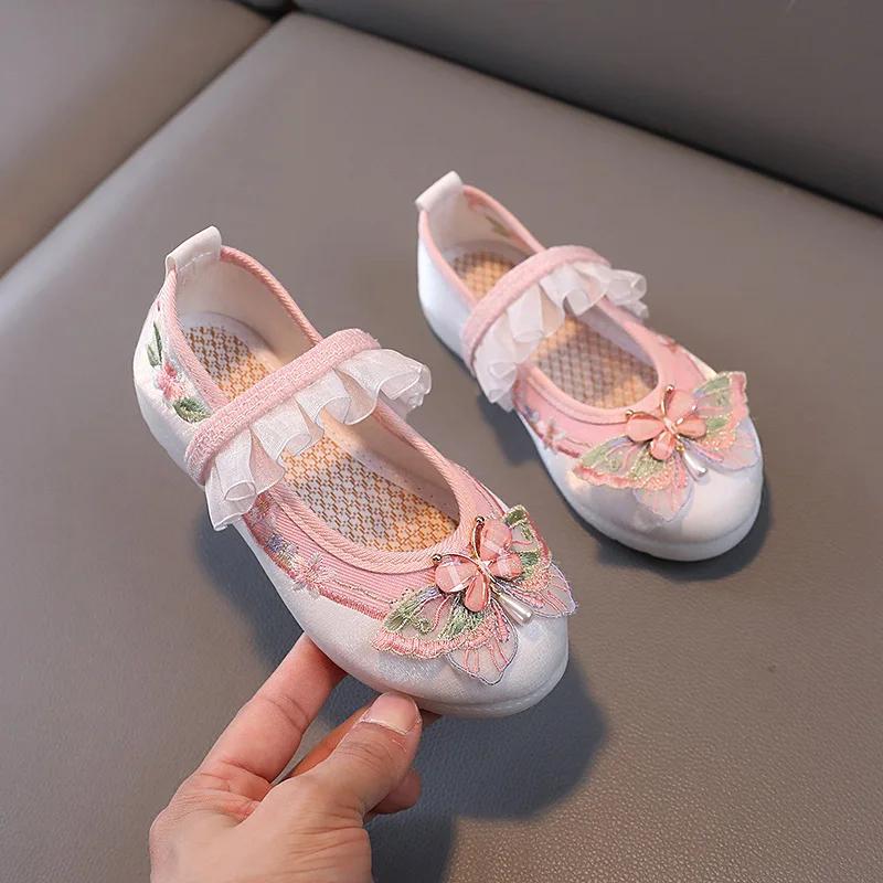 

New Kids Embroidered Shoes Sweet Butterfly Children Princess Shoes Fashion Flower Lace Children s Hanfu Costume Flat Shoes 24 розовый