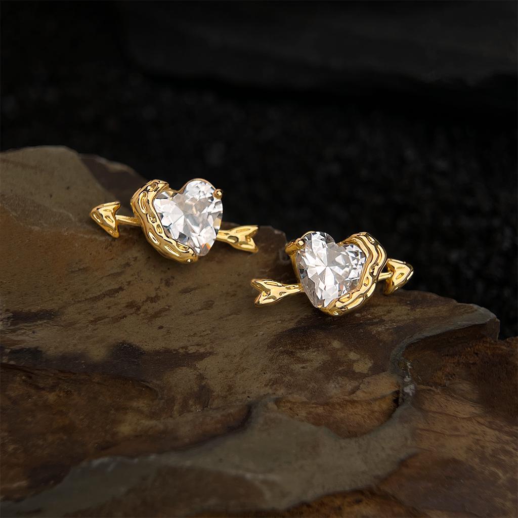 Cupid's Heart 18K Gold Zircon Heart Stud Earrings - Niche Light Luxury