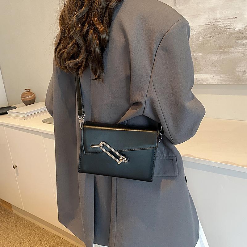 Women's bag fashion square simple pu niche design women's small square bag 24 new commuter literary shoulder messenger bag