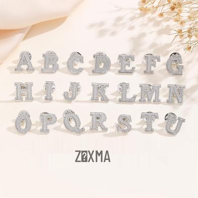 Luxus Alphabet Brosche: Eleganter 26-Buchstaben Mode-Anstecker zum stilvollen Befestigen von Kleidung