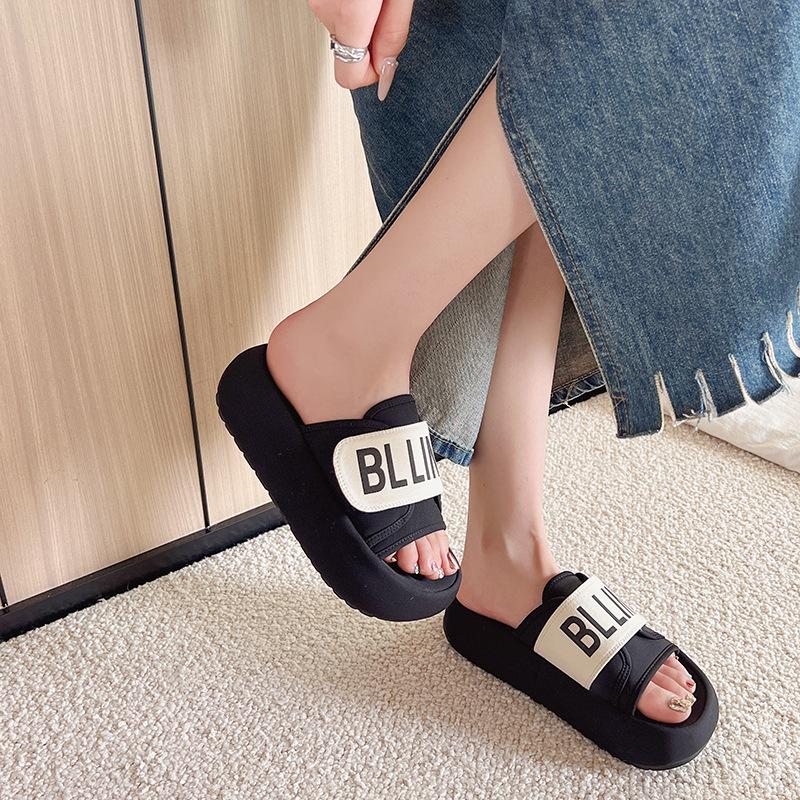 Super Fire Beautiful Thick-bottomed Cool Slippers Women's Summer Wear Fashion with Skirts 2025 New Going Out French Flat-bottomed Slippers