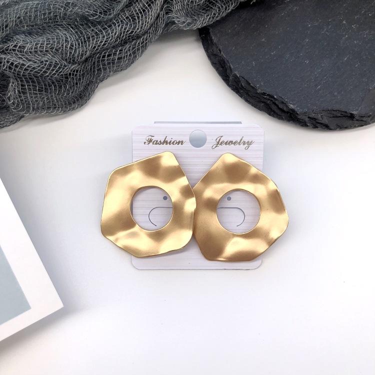 Retro stil personlighet överdrivna metallnitar örhängen enkla geometriska barockstil hoppande örhängen mode öron smycken