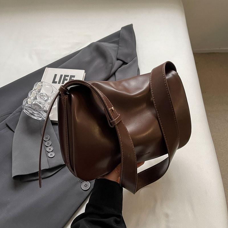 Trendy Unisex Summer Sling Bag For Women In Versatile Colors With Soft Material