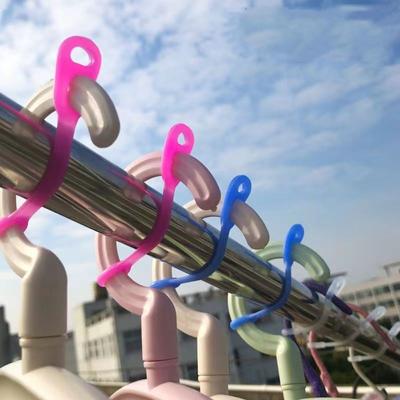 10 Stück Kleiderbügelhaken, Windfeste Schnalle zur Fixierung von Kleiderbügeln, Must-Have Haushaltsbügelfixierer, ideal für Waschküche, Balkon, Terrasse
