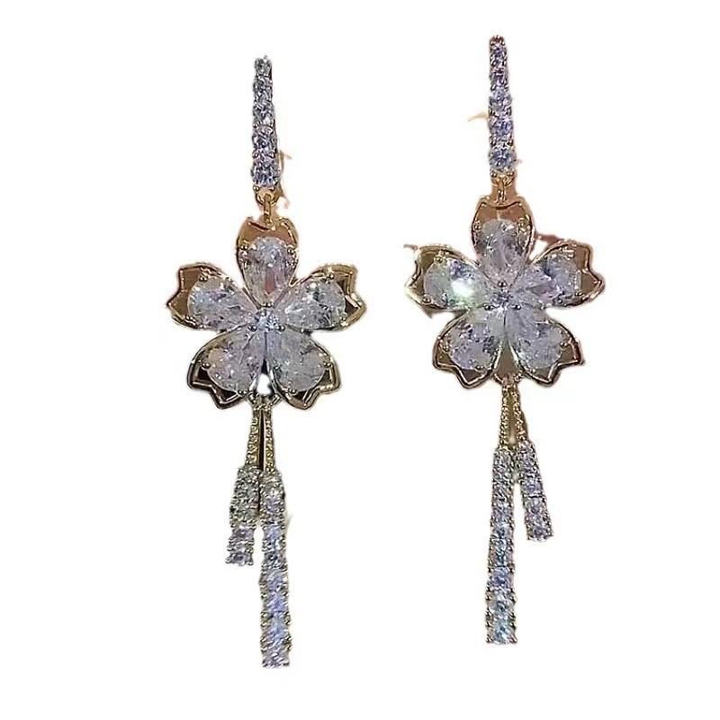 

Серьги-сердечки из циркония