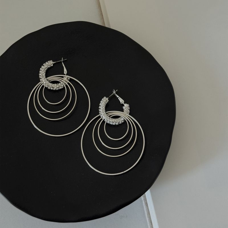 

American Style Multi-Layered Large Round Sparkling Hoop Earrings, Millennial Hot Girl Exaggerated Earrings That Make the Face Look Smaller, Ear Clips A Pair of Pierced Ears [Earrings]