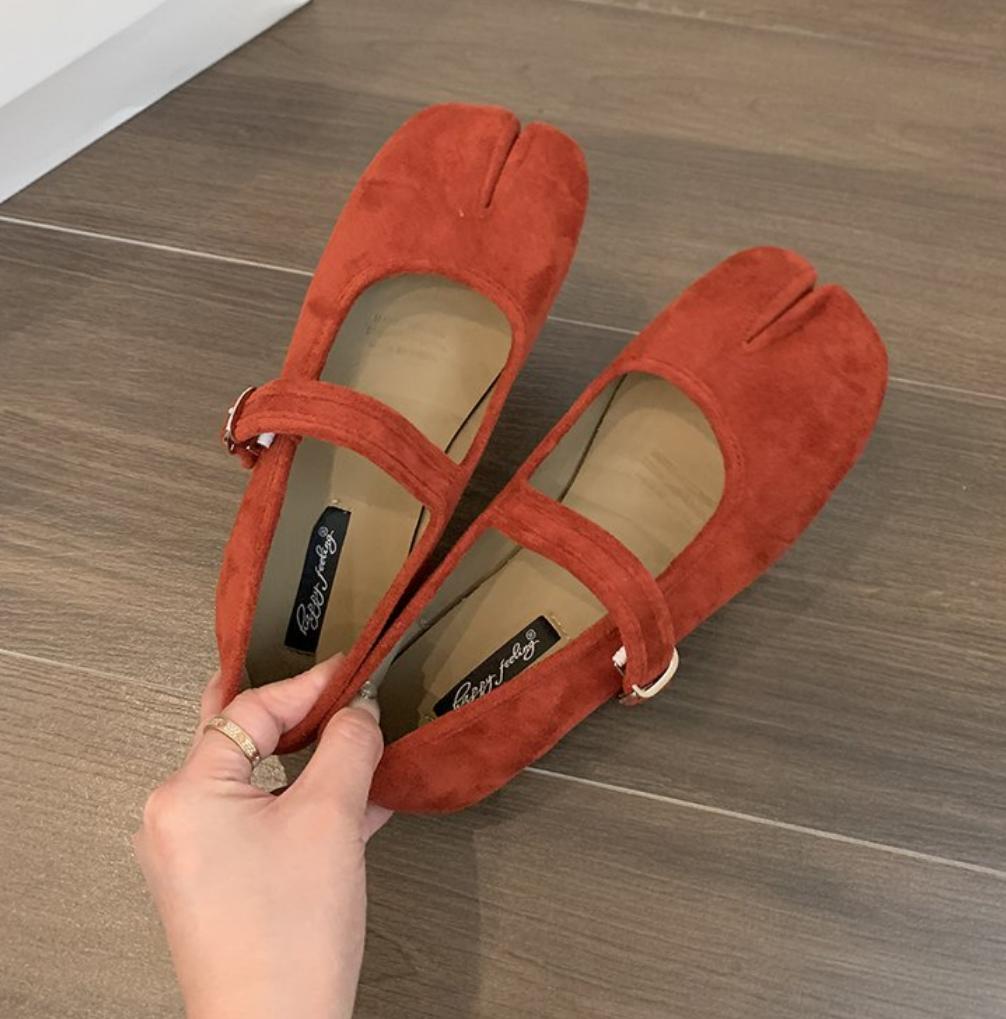 Fashion 2025 Japanese Style Tabi Ninja Shoes Women Retro Suede Flats Split Hoof Toe Boat Shoes Femme Mary Jeans Mocasines Ballerina Shoe