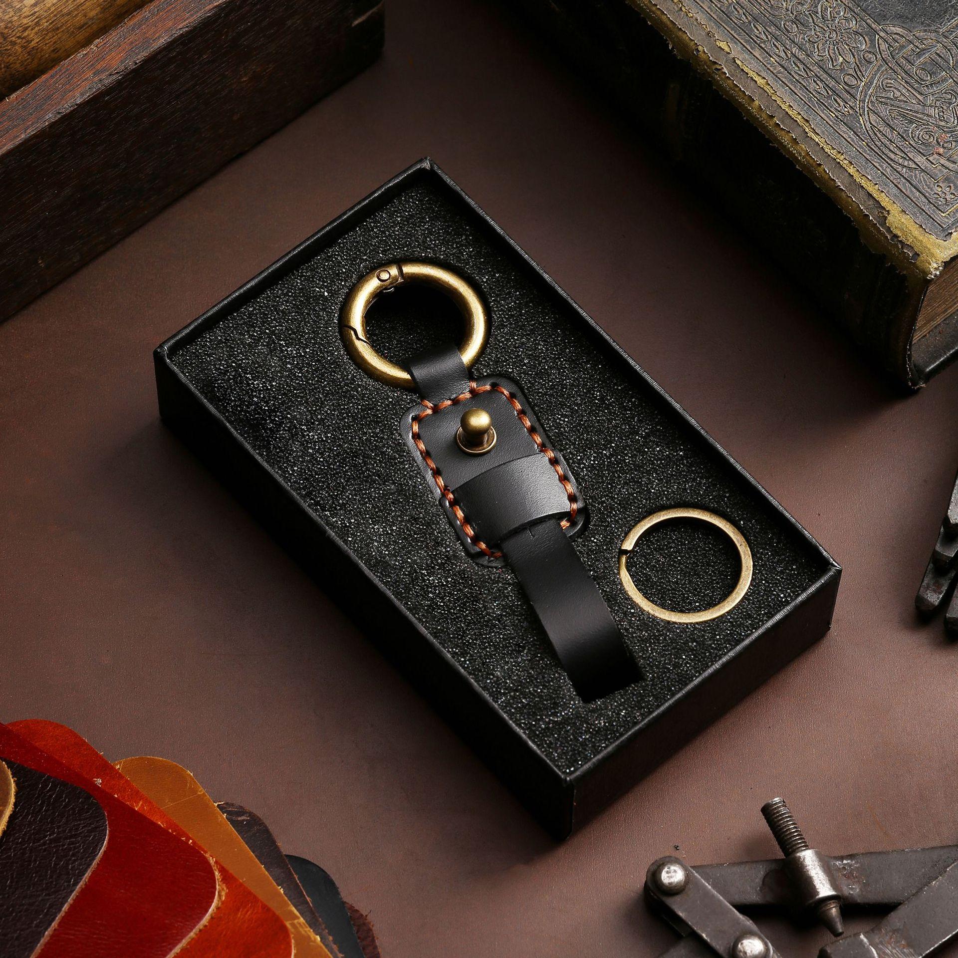 

Кожаный автомобильный брелок, рождественский высококлассный подарочный брелок-подвеска, мужской и женский подарочный набор брелоков.