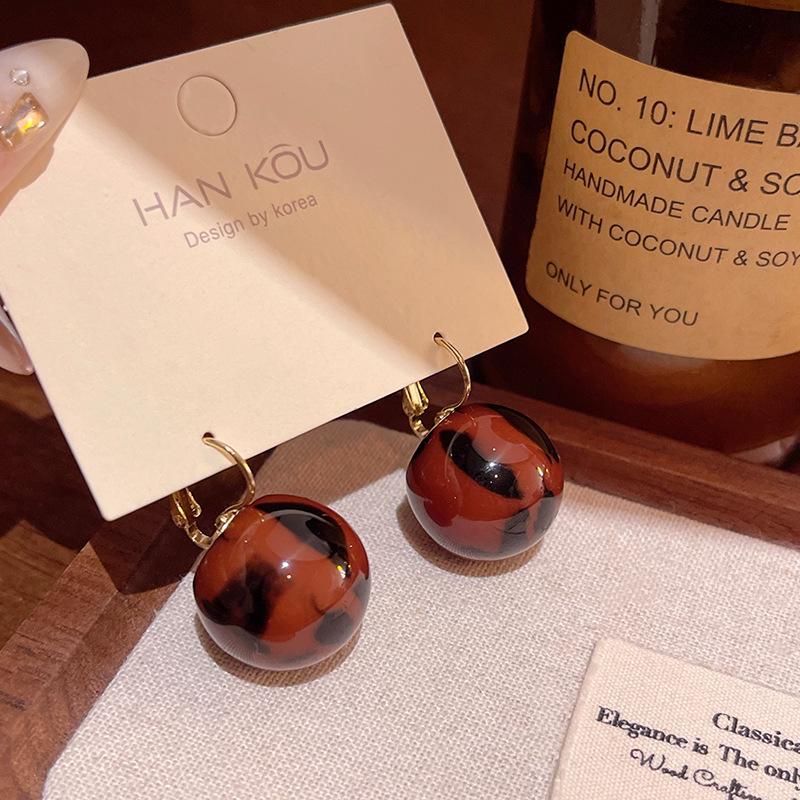 2024 Fall/Winter Leopard Print Light Luxury Resin Ball Earrings for Women - High-End, Niche Design, Internet Celebrity Favorites