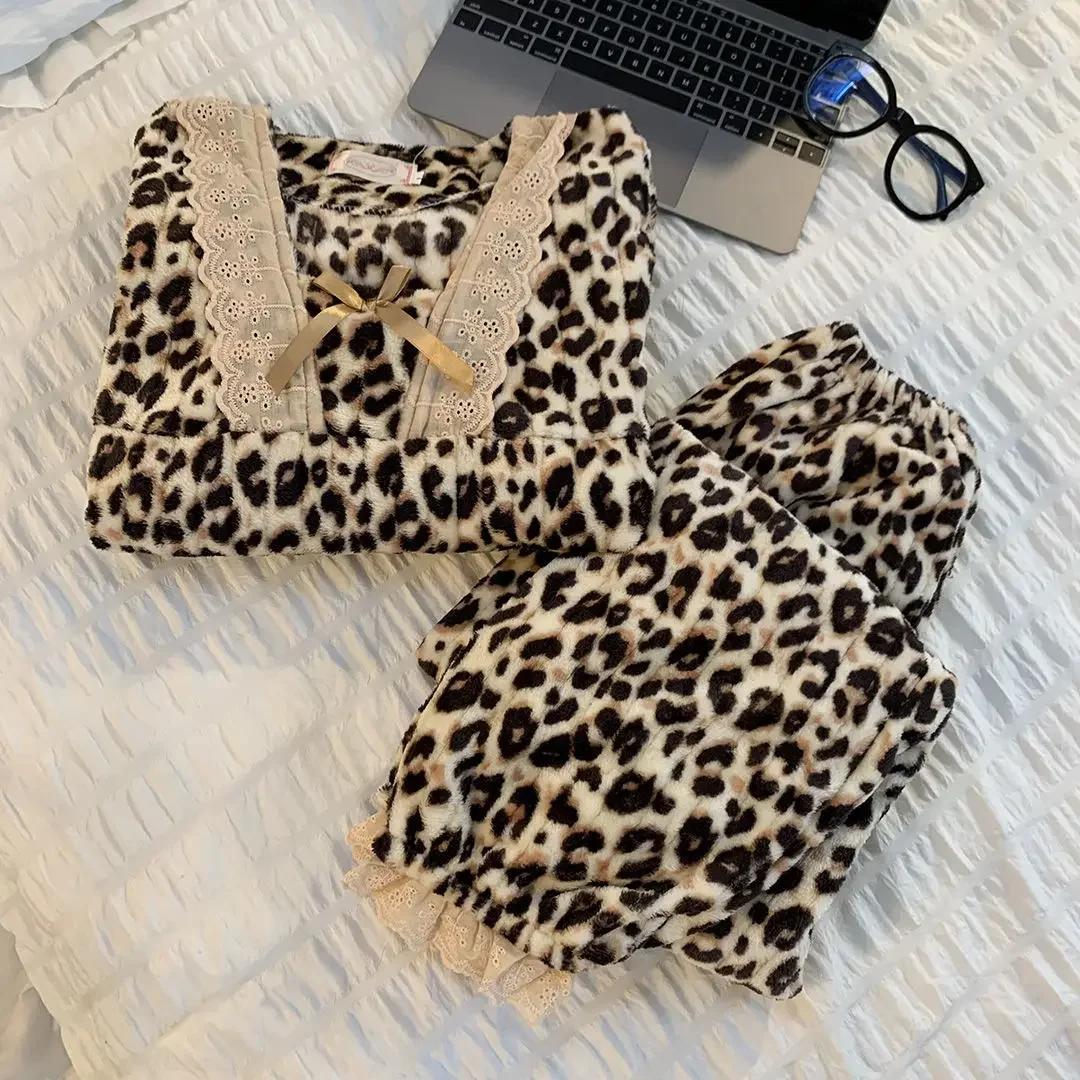 

Новая пижама женская осенне-зимняя из кораллового флиса и утолщенного бархата, комплект одежды для сна с леопардовым принтом, женский домашний костюм для отдыха M