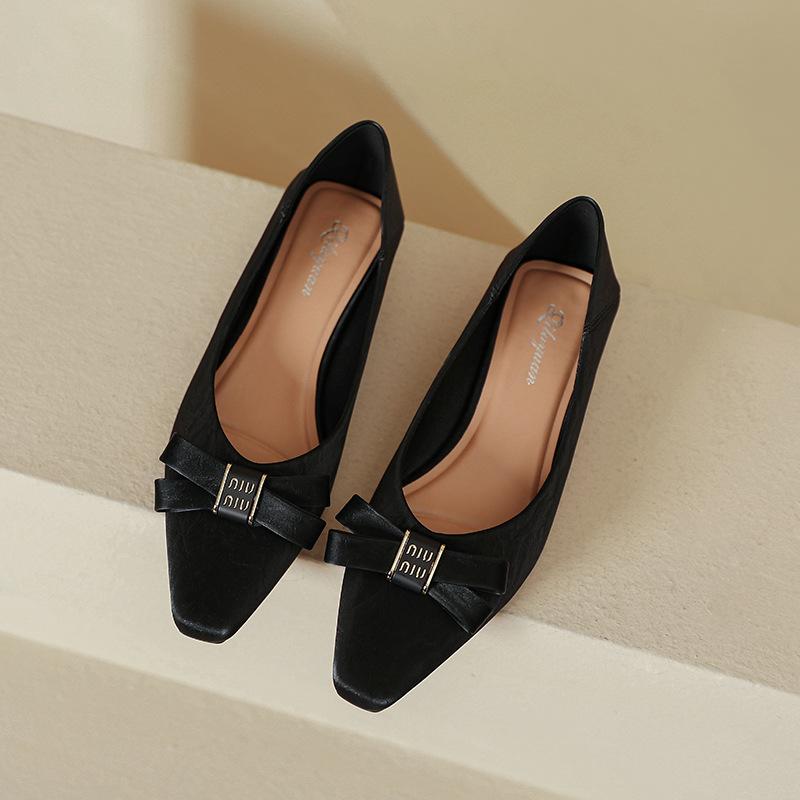 Square head low-heeled single shoes, shallow mouth, new women's shoes, soft leather, two bow-tied thick-heeled shoes.