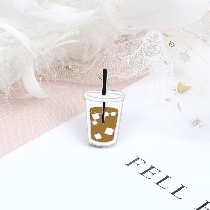 Módní kávové brože Šálek Iced Americano Malé smaltované odznáčky Roztomilý zakázkový kovový odznak Šperky Klopa Džínová batohová spona Ikona Dárky