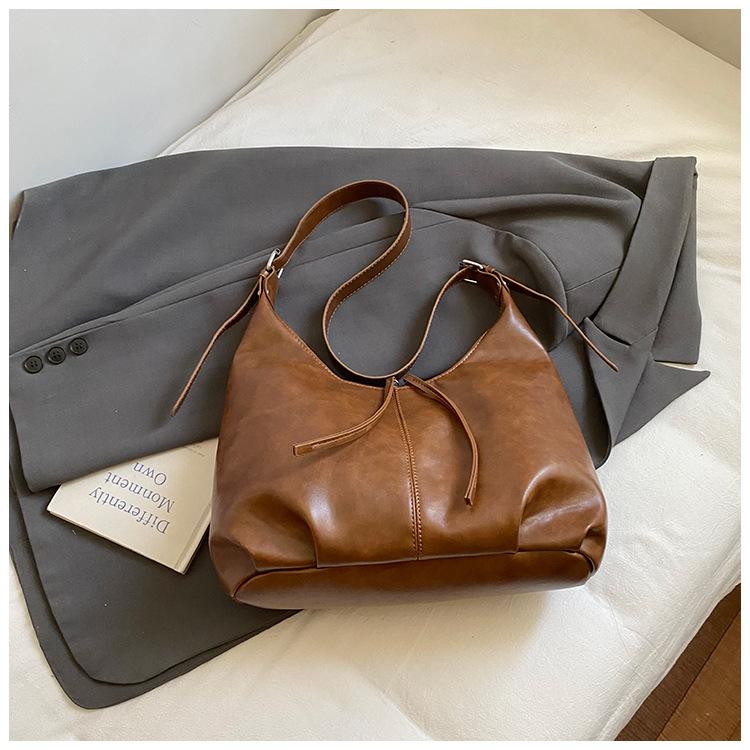 

Fashion large-capacity bag women s 2025 new high-value retro shoulder messenger bag commuter casual tote big bag
