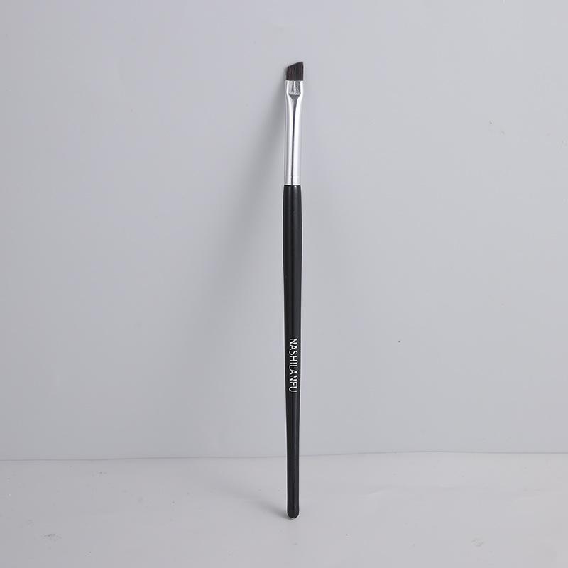 

Набір шовкових пензлів для макіяжу: Кисті для контурування, розсипчастої пудри, рум ян, розтушовування, брів, тіней для очей і носа.