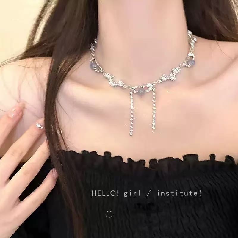Light Luxury Niche High-end Moonstone Necklace Women's New Sweet and Cool Personality Versatile Design Sense Pure Desire Collarbone Chain