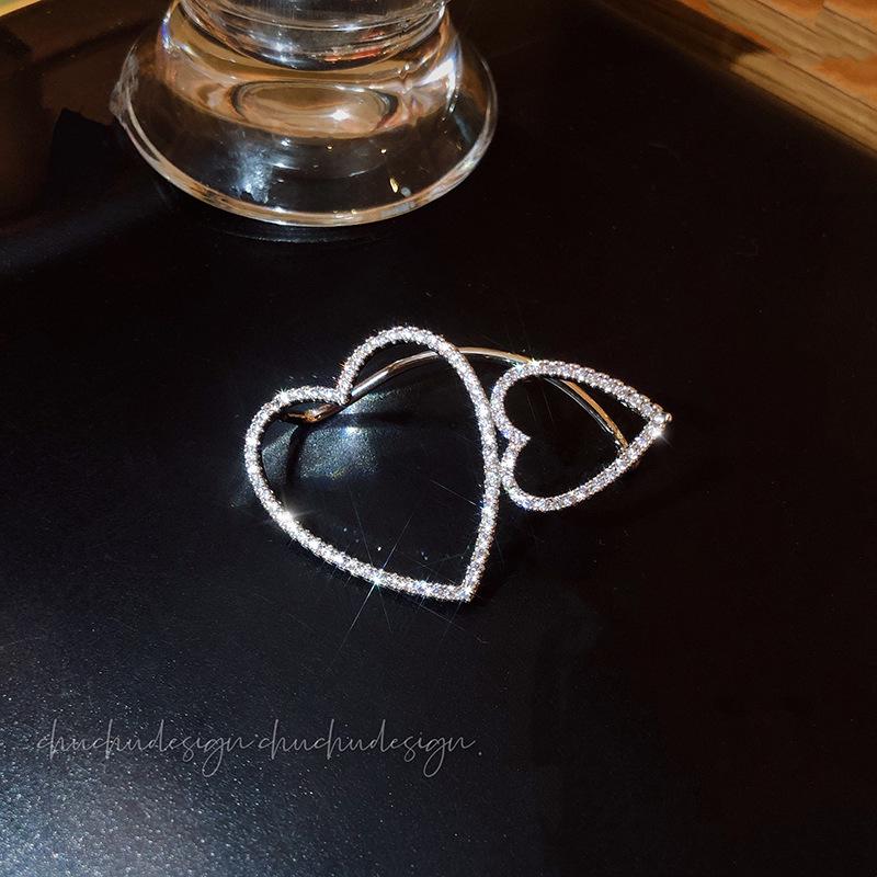 

Love Heart No-Piercing Ear Cuff Earrings: Versatile and Elegant Women s Ear Hook