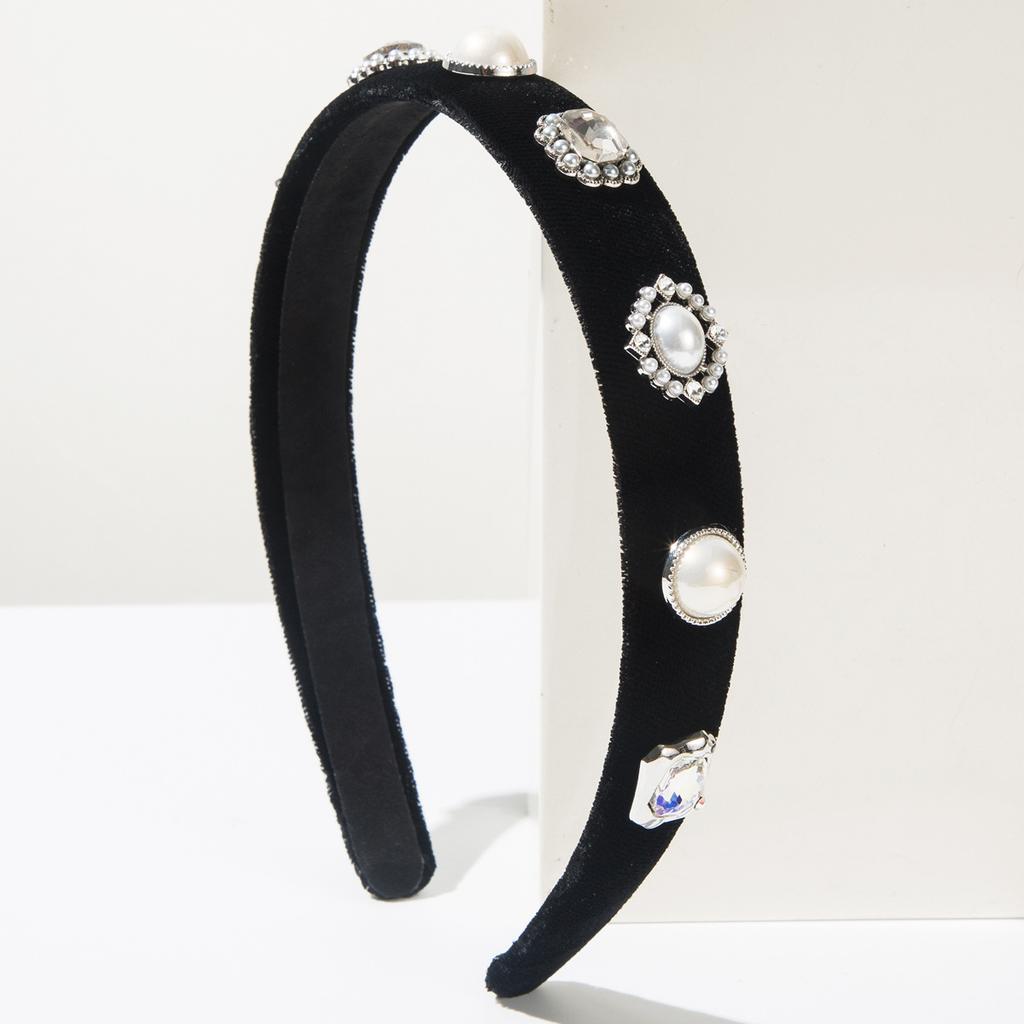 Hairband with Trendy and Fashionable Style, Simple and Elegant Hair Accessory