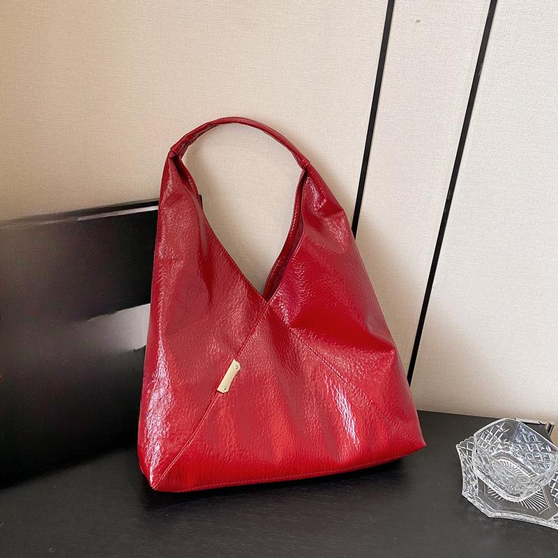 A Hand-held Triangular Underarm Bag Simple Fashionable Individual and Stylish Single-shoulder Bag
