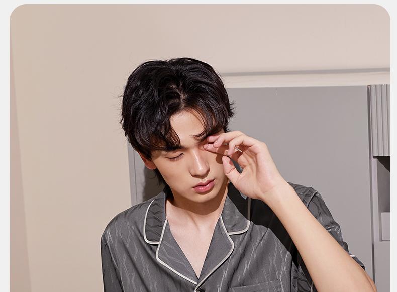 Xuan Liang Sleepwear Men's Spring and Summer Thin Ice Silk Short Sleeved Pants Old Money Style Light Luxury Imitation Silk Home Furnishing Set