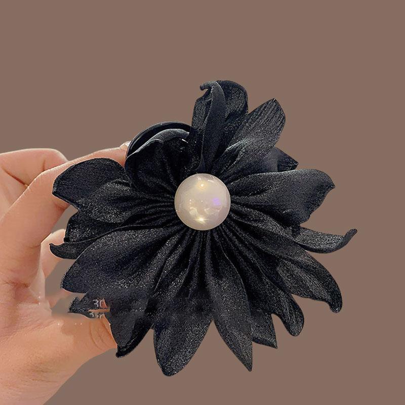 

Fabric pearl flower hairpin niche exquisite temperament sweet grab clip women s head simple fashion versatile French