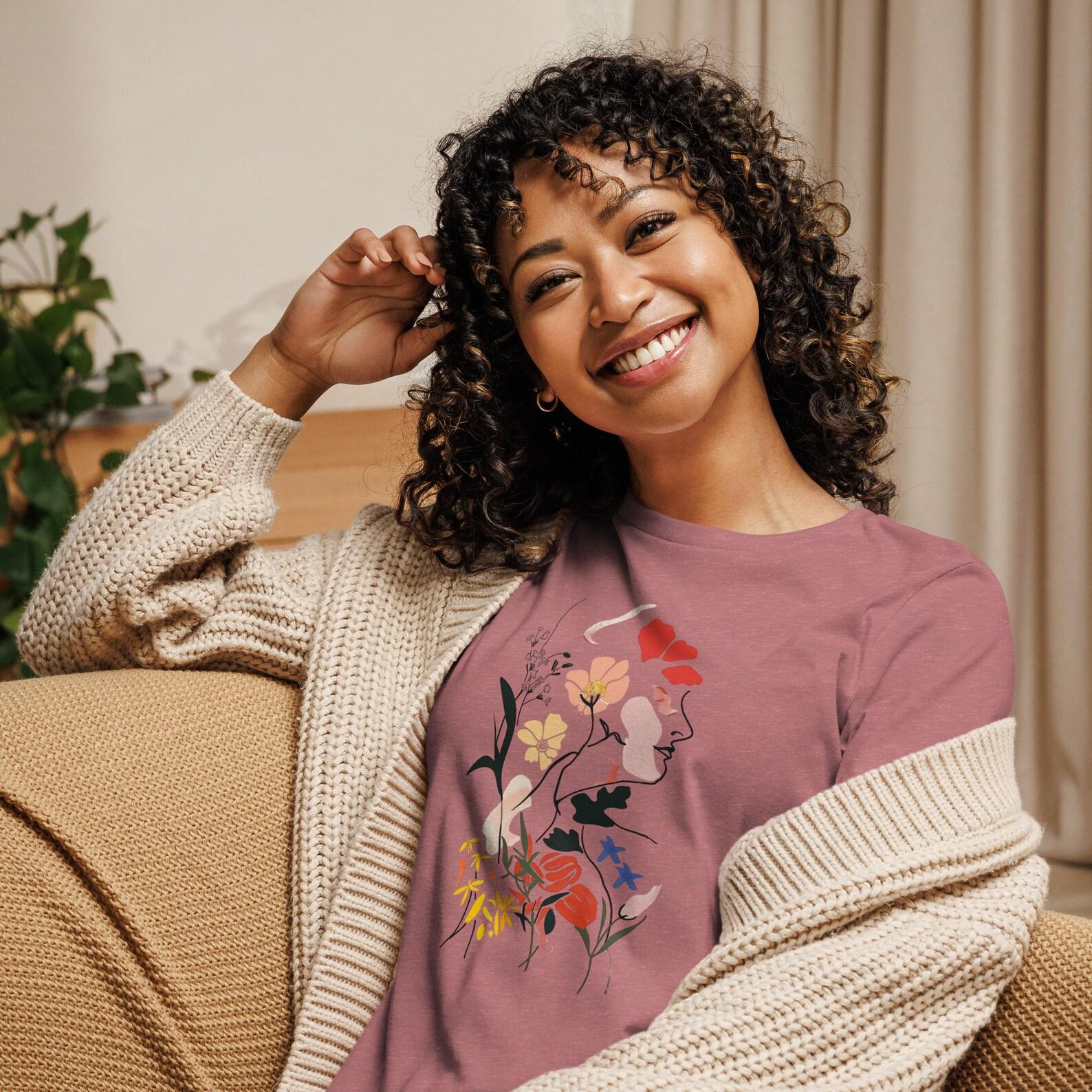 Floral Silhouette T-Shirt: Women s Elegant Graphic Tee 2XL