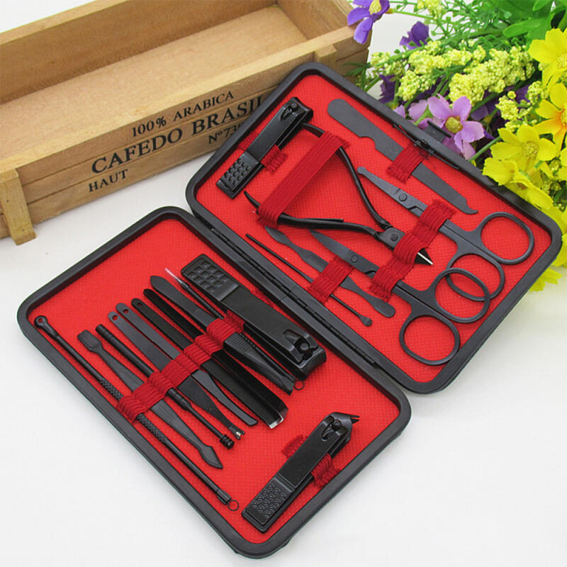 18-piece nail care set with nail clippers/toenail clippers and earpicks 18-piece nail clipper set