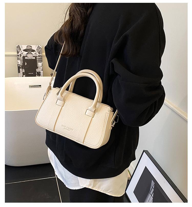 High sense niche bag women's summer 2025 new fashion versatile messenger bag Korean version ins portable tote bag