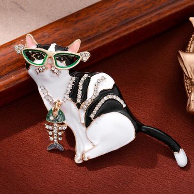 Brooch Sparkling Rhinestone Cat Brooch Pin with Green Sunglasses Fish Pendant Oil-Dropping Enamel Animal Badge