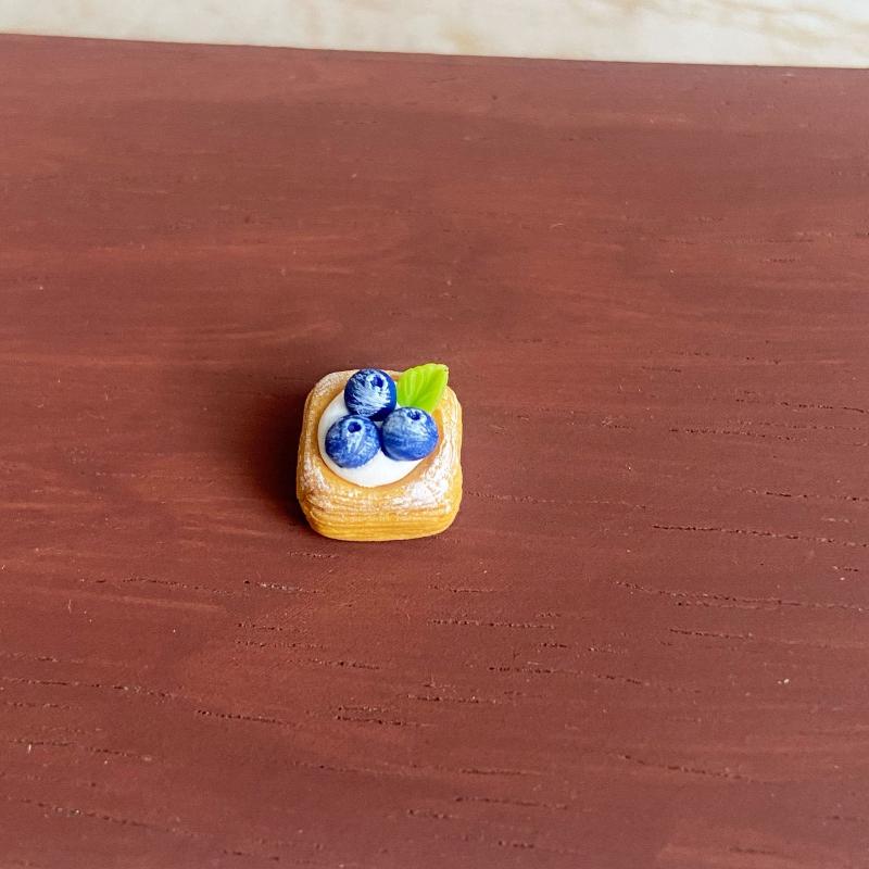 Mini Cute Simulation Cake Model Toy For Doll Accessories Kids Gift 1Pcs Miniature Dollhouse Food Fruit Square Tower