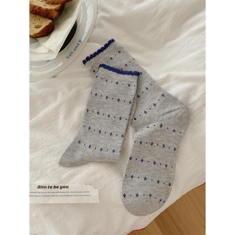 Autumn and Winter Cashmere Warm Mid-calf Socks for Trendy Women, Diamond-shaped Floral Bubble Mouth Lace Pile Socks